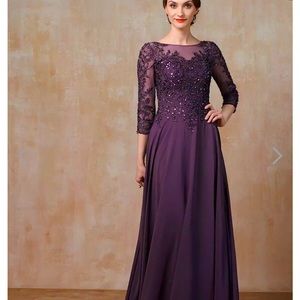 Size 0 JJ’s House gown. Tags on, never worn, lace, chiffon, sequins.